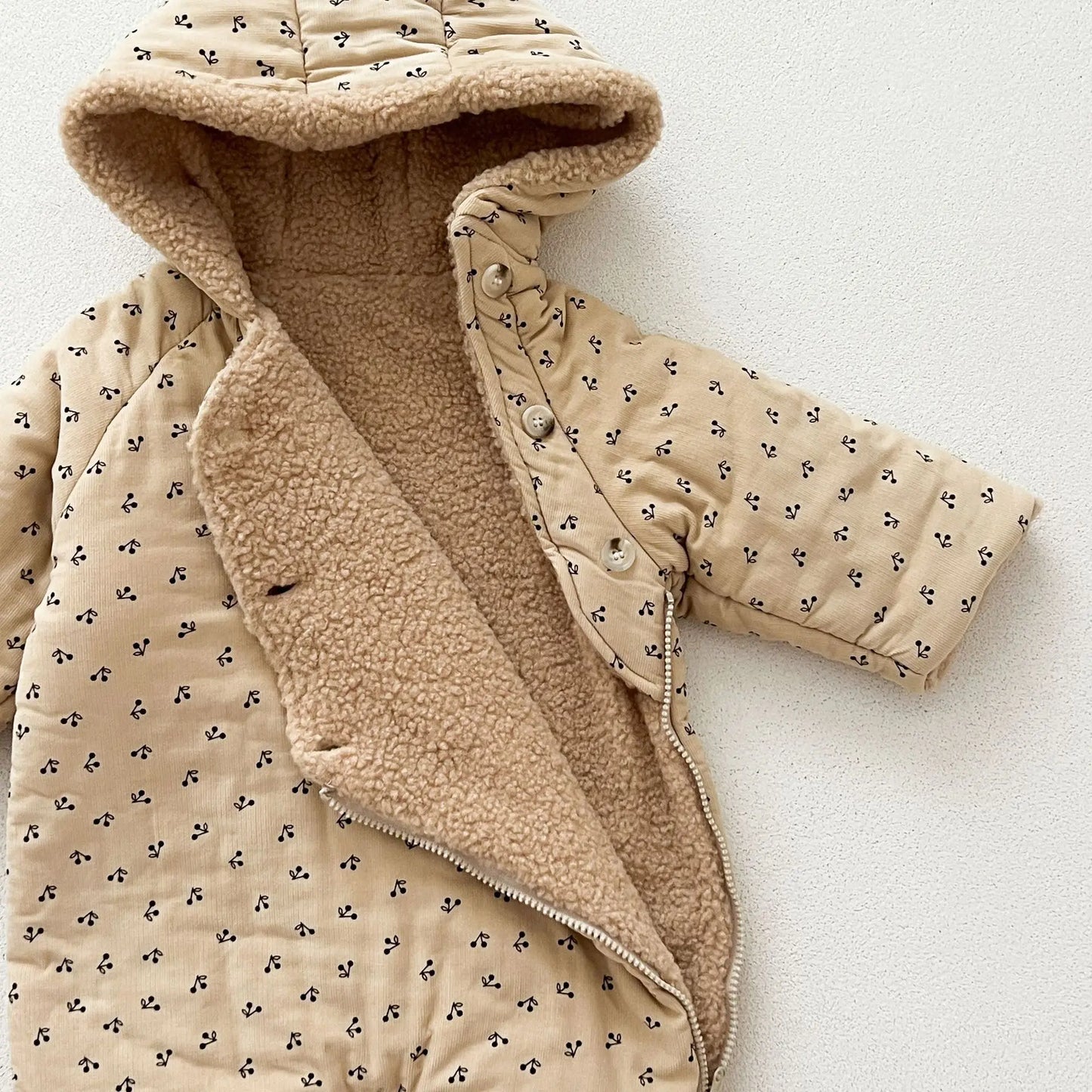 SnugglePetal Romper – Fleece Hooded Floral Jumpsuit for Babies