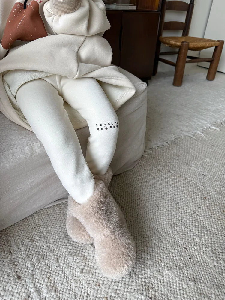 SnugLex – Velvet-Lined Letter Leggings