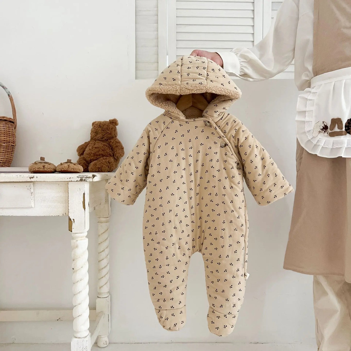 SnugglePetal Romper – Fleece Hooded Floral Jumpsuit for Babies