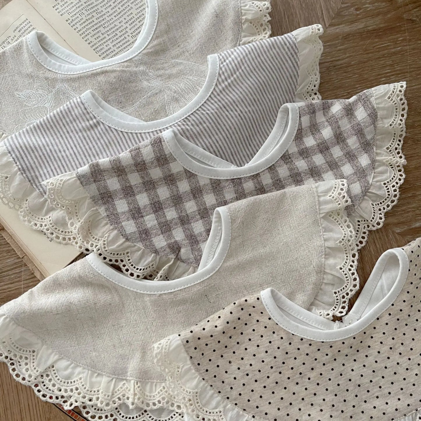 RuffleBloom Bib – Cotton Lace Collar for Babies