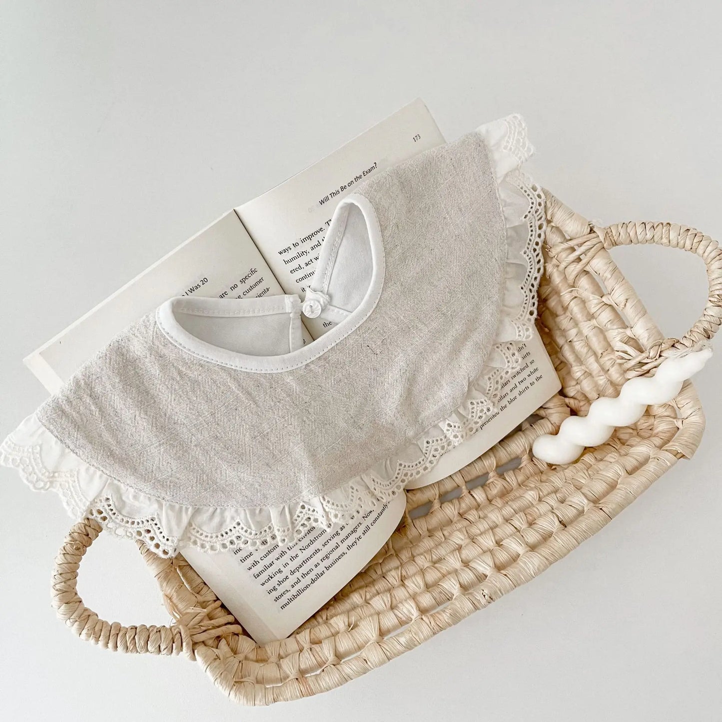 RuffleBloom Bib – Cotton Lace Collar for Babies