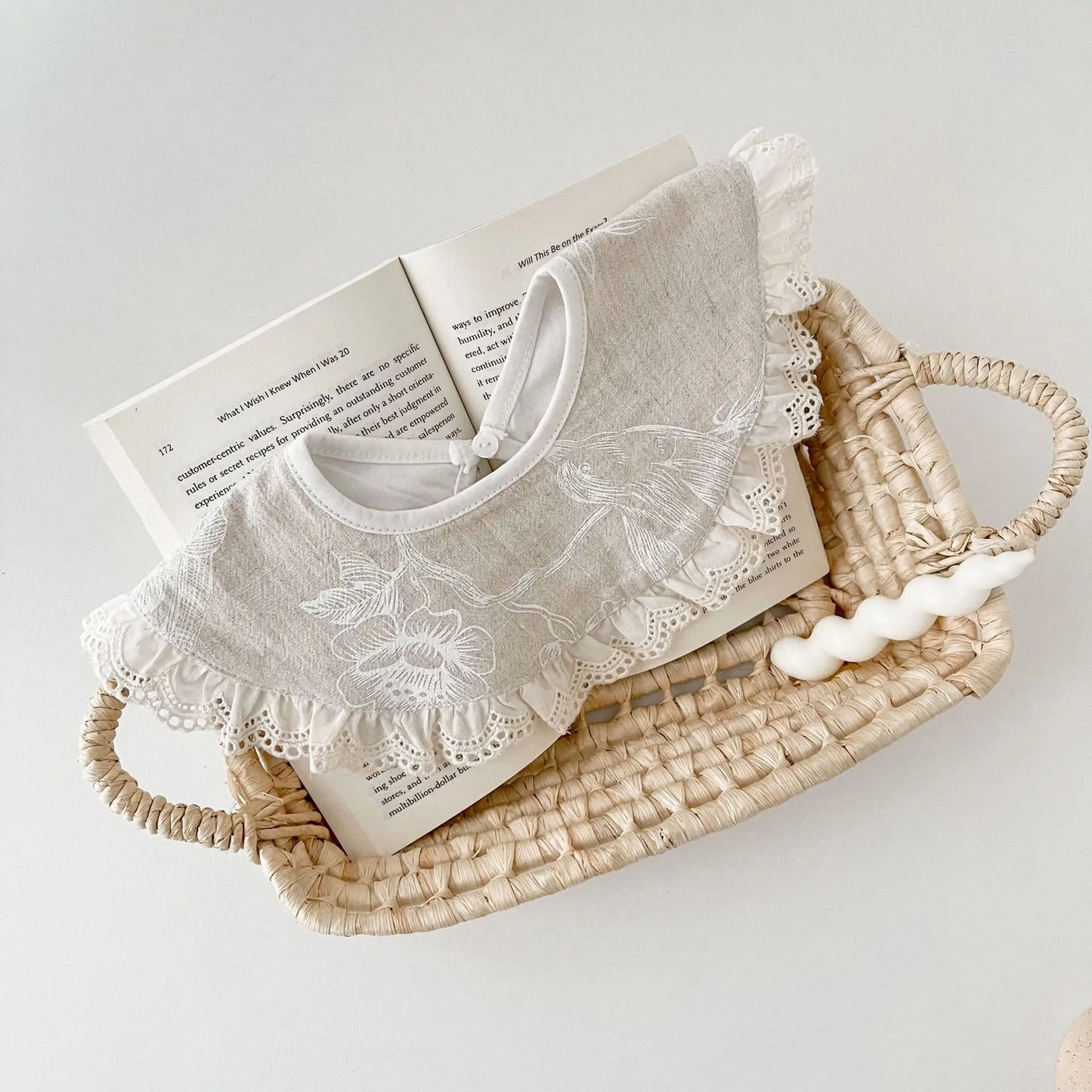 RuffleBloom Bib – Cotton Lace Collar for Babies
