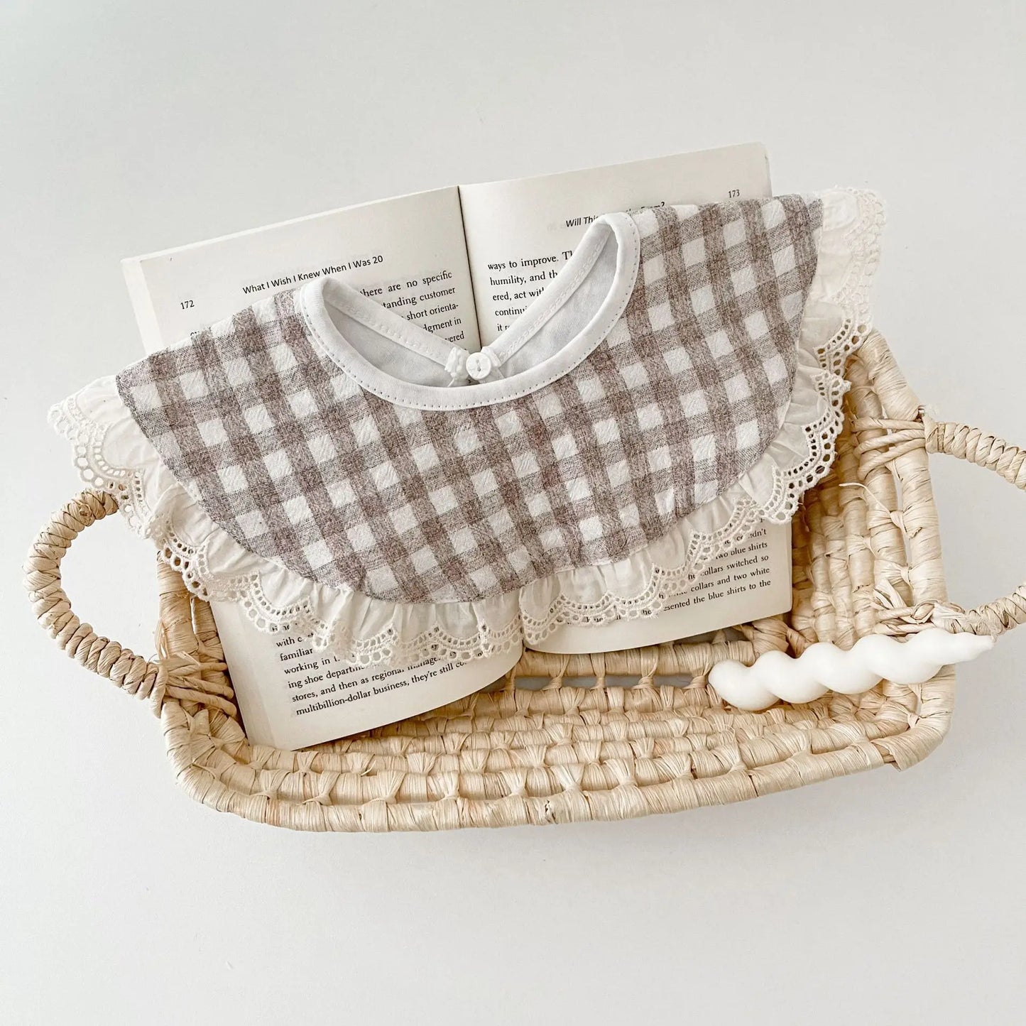 RuffleBloom Bib – Cotton Lace Collar for Babies