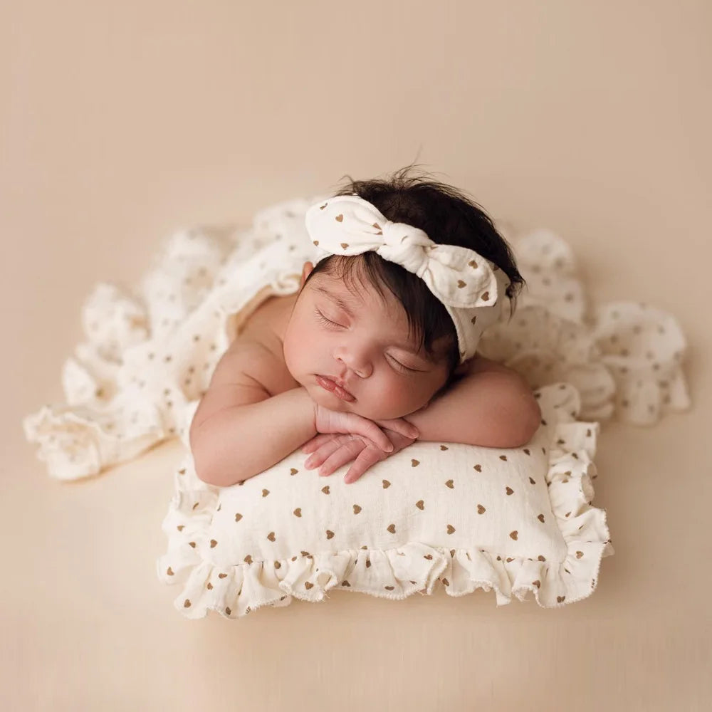 SnuggleNest Set – Cotton Blanket, Lace Pillow & Headband Props