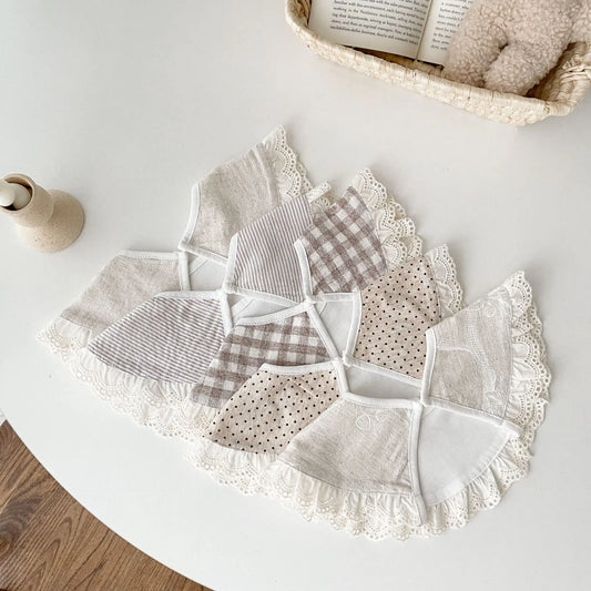 RuffleBloom Bib – Cotton Lace Collar for Babies