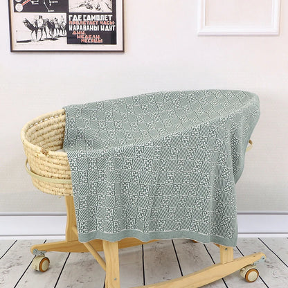 CuddleWeave Newborn Crib Quilt – Fashion Letter Print Wrap