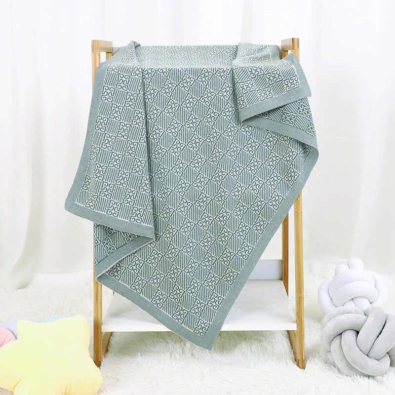 CuddleWeave Newborn Crib Quilt – Fashion Letter Print Wrap