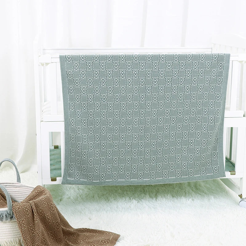 CuddleWeave Newborn Crib Quilt – Fashion Letter Print Wrap