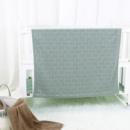 CuddleWeave Newborn Crib Quilt – Fashion Letter Print Wrap